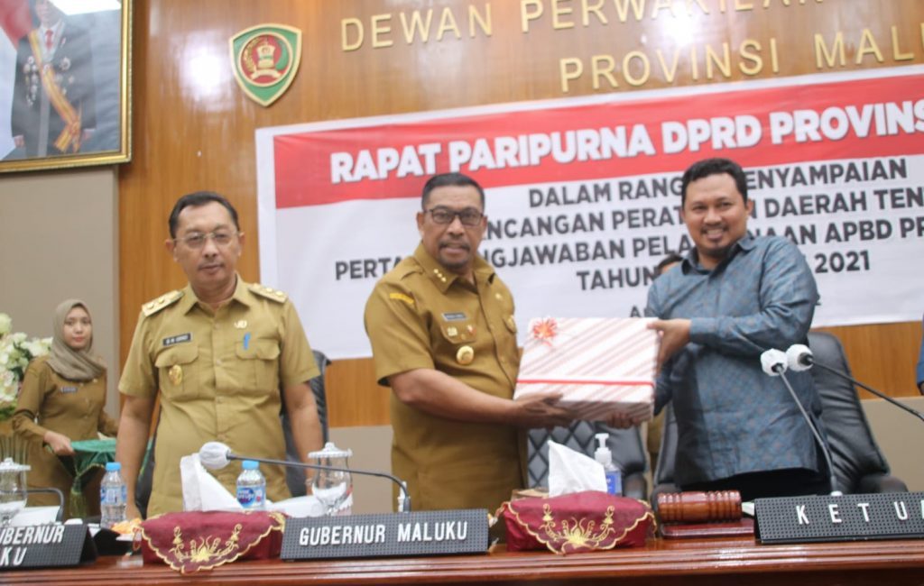 Gubernur Maluku Serahkan Ranperda Pertanggungjawaban APBD TA 2021 Di Rapat Paripurna DPRD