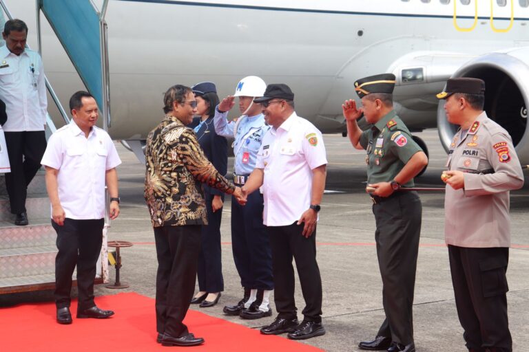 Duet Menko Mahfud MD dan Menteri Tito Pimpin BNPP Resmikan Gerbangdutas 2023 dari Maluku Barat Daya*
